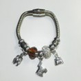 Pulseira em metal prateada estilo Pandora